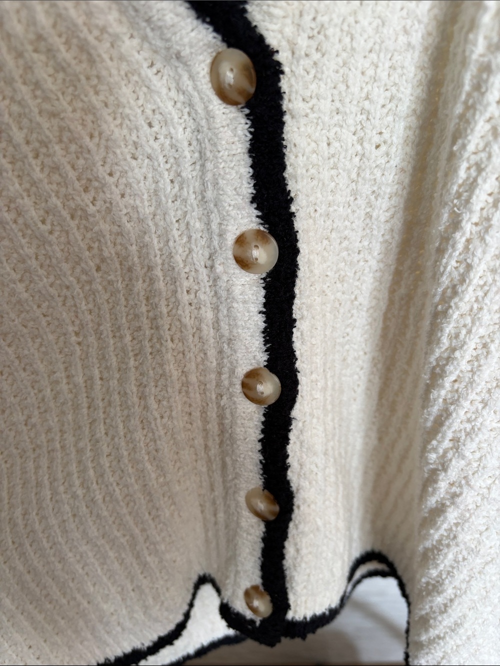 Abercrombie & Fitch Cream Short-Sleeve Knit Cardigan with Black Trim - Picture 4 of 6